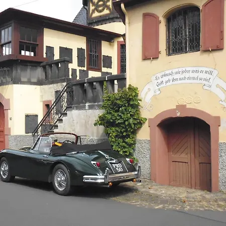 Weingut&schloss Freiherr V. Landenberg *